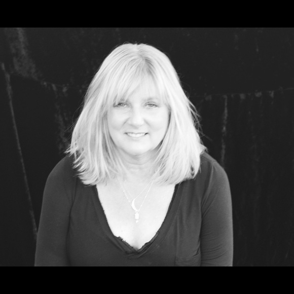 Meet your Posher, Debra - Picture 2 of 2